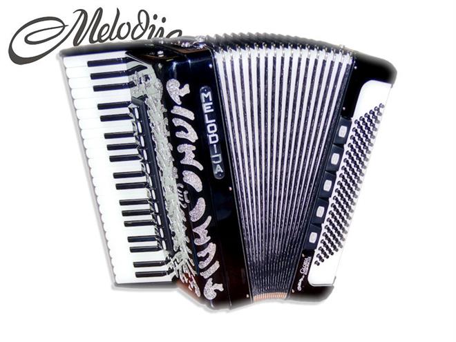 Melodija CARMEN 120-basna harmonika