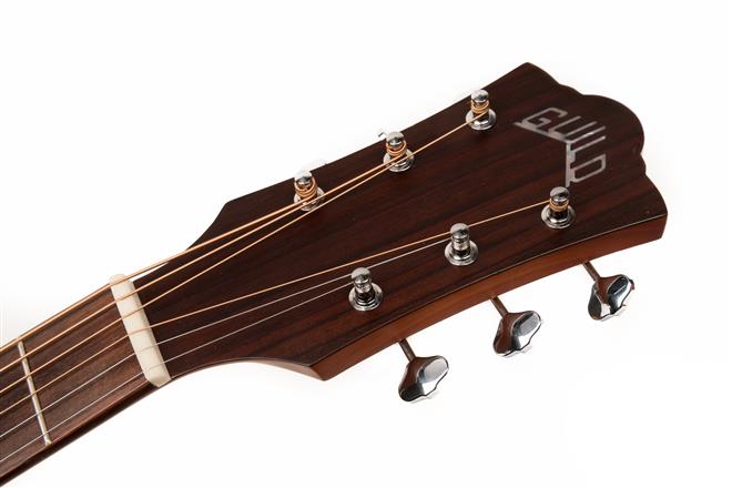 GUILD OM-240CE NAT elektro-akustična kitara