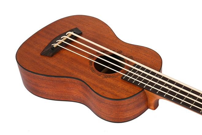 FLIGHT DUBS bas ukulele s torbo