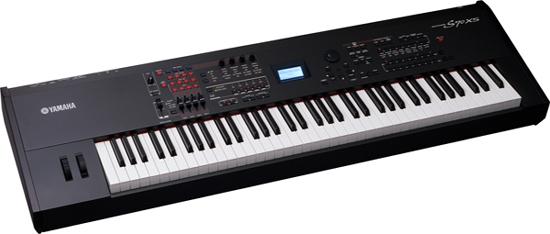 YAMAHA S70 XS synthesizer 