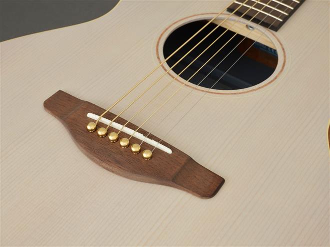 Yamaha STORIA 1 elektro-akustična kitara