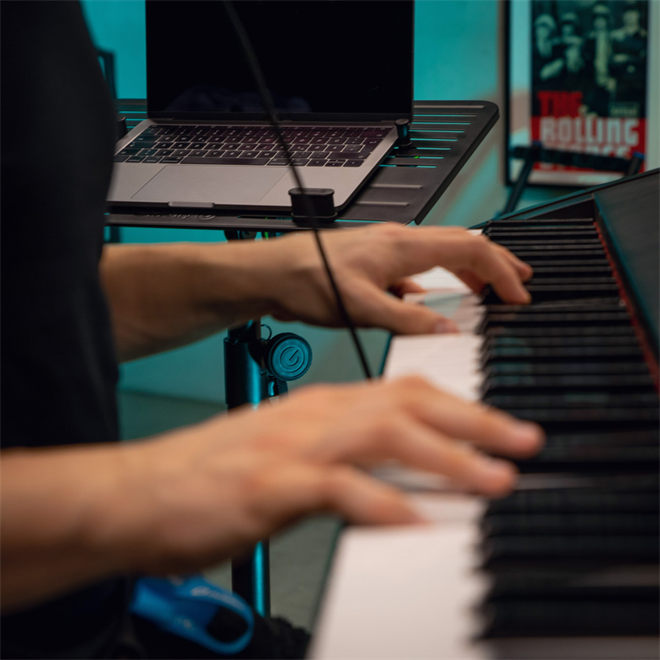 Gravity LTS T 01 stojalo za prenosnik, tablico, mešalno mizo