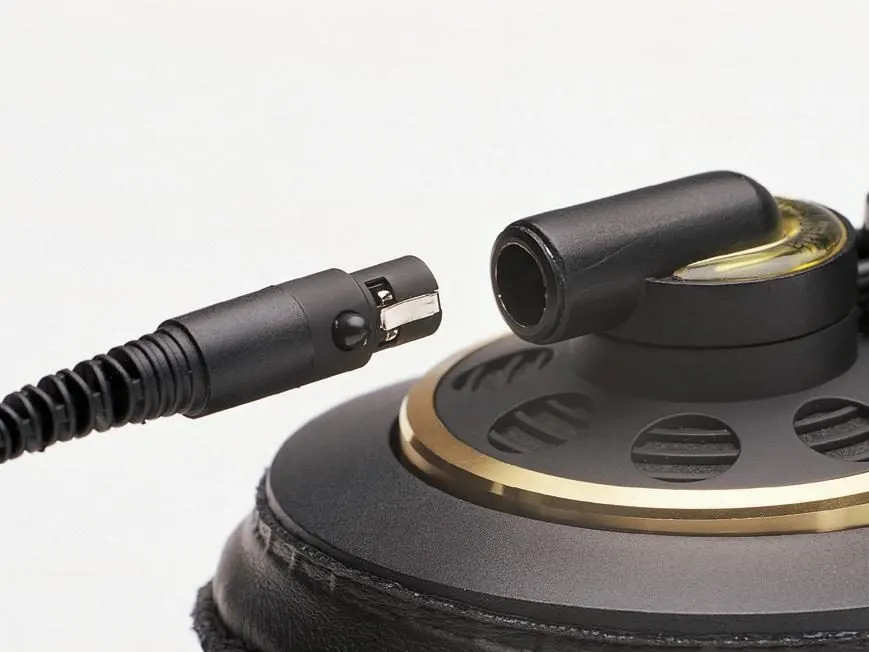 AKG K240 Studio polodprte studijske slušalke